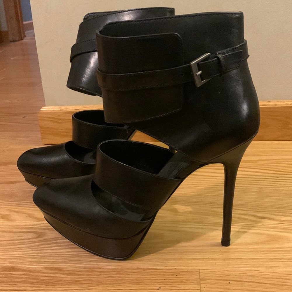Stylish pair of leather heels / stiletto - Picture 2 of 8